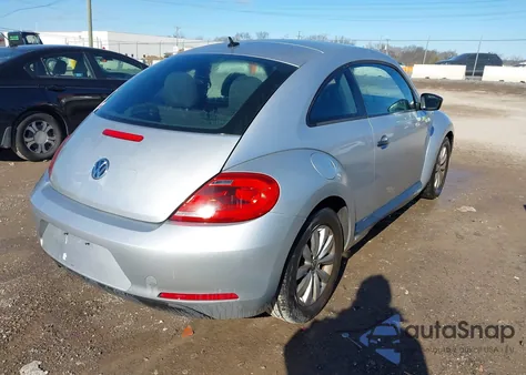 2014 Volkswagen Beetle 1.8T Entry z USA, uszkodzony, nr VIN 3VWF17AT3EM642044